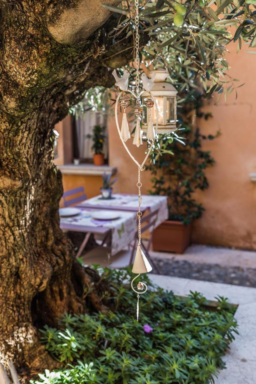 Antico Borgo B&B Con Spa - Adults Only Manerba del Garda Bagian luar foto